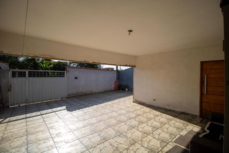 Casa à venda com 130m², 4 quartos e 7 vagas Casa à venda com 130m², 4 quartos e 7 vagasGaragem