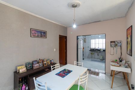 Casa à venda com 130m², 4 quartos e 7 vagas Casa à venda com 130m², 4 quartos e 7 vagasSalas