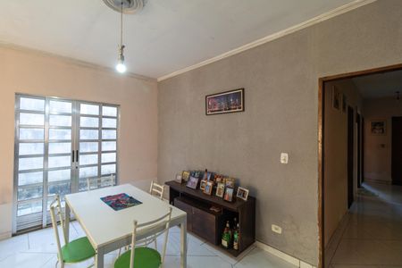 Casa à venda com 130m², 4 quartos e 7 vagas Casa à venda com 130m², 4 quartos e 7 vagasSalas