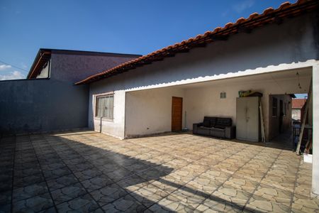 Casa à venda com 130m², 4 quartos e 7 vagas Casa à venda com 130m², 4 quartos e 7 vagasGaragem