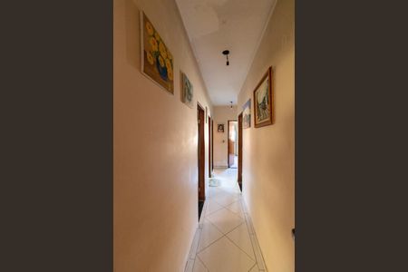 Casa à venda com 130m², 4 quartos e 7 vagas Casa à venda com 130m², 4 quartos e 7 vagasCorredor