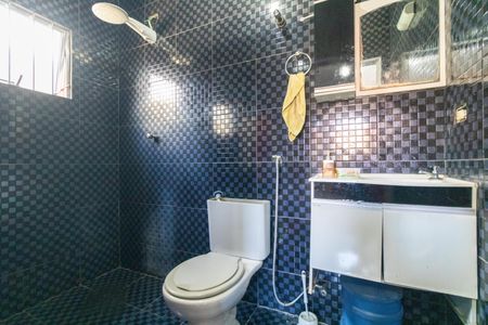 Casa à venda com 130m², 4 quartos e 7 vagas Casa à venda com 130m², 4 quartos e 7 vagasBanheiro da Suíte