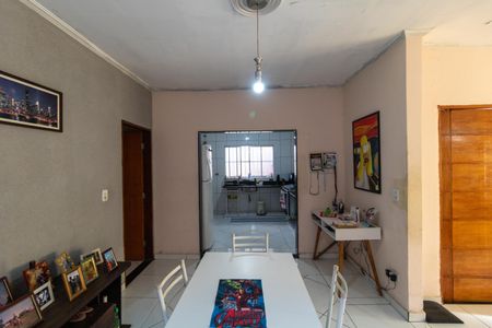 Casa à venda com 130m², 4 quartos e 7 vagas Casa à venda com 130m², 4 quartos e 7 vagasSalas