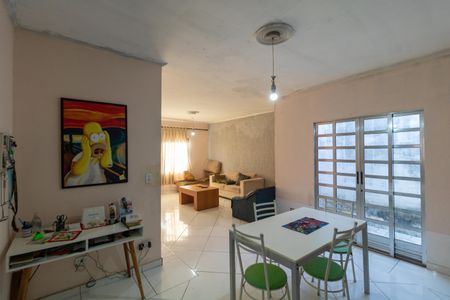 Casa à venda com 130m², 4 quartos e 7 vagas Casa à venda com 130m², 4 quartos e 7 vagasSalas