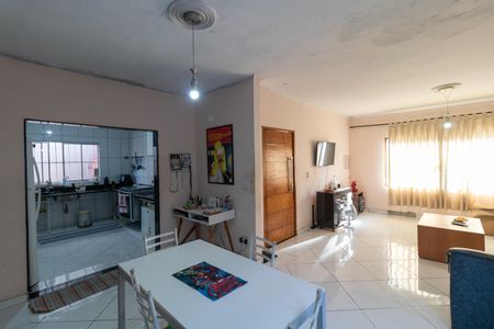 Casa à venda com 130m², 4 quartos e 7 vagas Casa à venda com 130m², 4 quartos e 7 vagasSalas