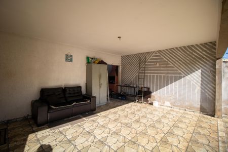 Casa à venda com 130m², 4 quartos e 7 vagas Casa à venda com 130m², 4 quartos e 7 vagasGaragem