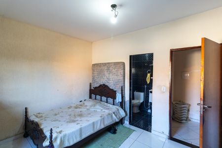 Casa à venda com 130m², 4 quartos e 7 vagas Casa à venda com 130m², 4 quartos e 7 vagasSuíte