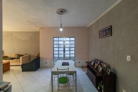 Casa à venda com 130m², 4 quartos e 7 vagas Casa à venda com 130m², 4 quartos e 7 vagasSalas