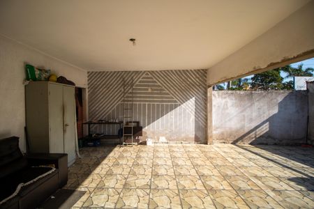 Casa à venda com 130m², 4 quartos e 7 vagas Casa à venda com 130m², 4 quartos e 7 vagasGaragem