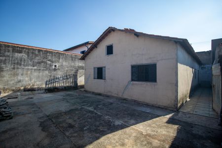 Casa à venda com 130m², 4 quartos e 7 vagas Casa à venda com 130m², 4 quartos e 7 vagasQuintal