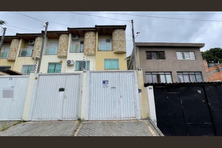 Casa para alugar com 100m², 3 quartos e 2 vagasFachada+Placa 