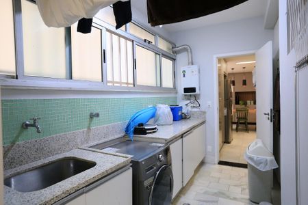 Apartamento à venda com 185m², 3 quartos e 1 vagaÁrea de Serviço