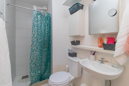 Apartamento à venda com 70m², 2 quartos e 1 vaga Apartamento à venda com 70m², 2 quartos e 1 vagaBanheiro