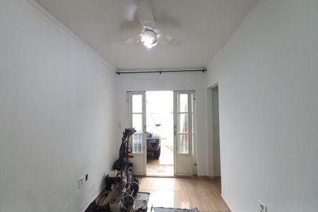 Casa à venda com 250m², 4 quartos e 2 vagas Casa à venda com 250m², 4 quartos e 2 vagasSala