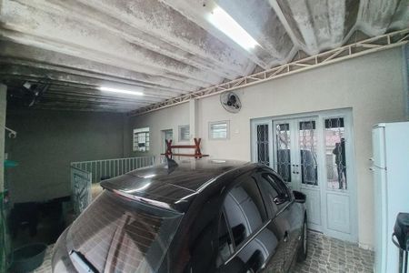 Casa à venda com 250m², 4 quartos e 2 vagas Casa à venda com 250m², 4 quartos e 2 vagasGaragem