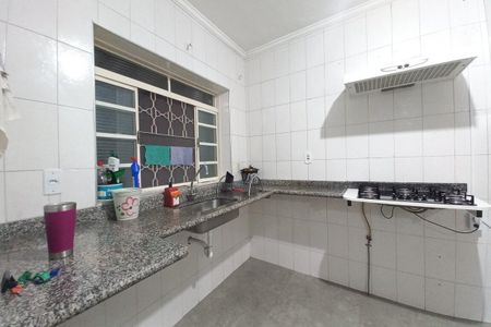 Casa à venda com 250m², 4 quartos e 2 vagas Casa à venda com 250m², 4 quartos e 2 vagasCozinha