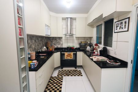 Casa à venda com 220m², 5 quartos e sem vaga Casa à venda com 220m², 5 quartos e sem vagaCozinha