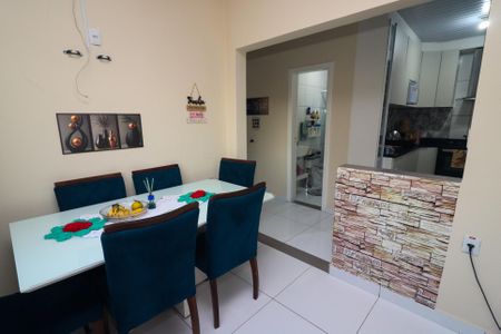 Casa à venda com 220m², 5 quartos e sem vaga Casa à venda com 220m², 5 quartos e sem vagaSala de Jantar