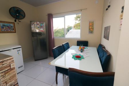 Casa à venda com 220m², 5 quartos e sem vaga Casa à venda com 220m², 5 quartos e sem vagaSala de Jantar