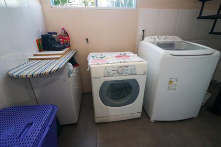 Casa à venda com 220m², 5 quartos e sem vaga Casa à venda com 220m², 5 quartos e sem vagaÁrea de Serviço