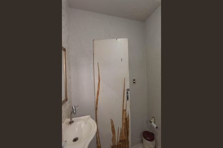 Casa à venda com 200m², 3 quartos e 2 vagasBanheiro 2