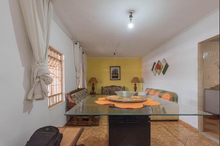 Casa à venda com 200m², 3 quartos e 2 vagasSala