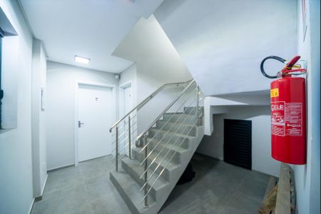 Studio para alugar com 35m², 1 quarto e sem vaga Studio para alugar com 35m², 1 quarto e sem vagaEscada