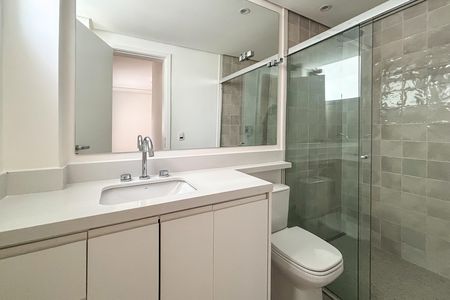 Apartamento à venda com 141m², 3 quartos e 1 vaga Apartamento à venda com 141m², 3 quartos e 1 vagaBanheiro da Suíte 2
