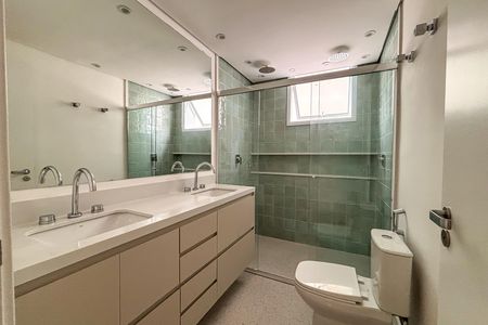 Apartamento à venda com 141m², 3 quartos e 1 vaga Apartamento à venda com 141m², 3 quartos e 1 vagaBanheiro da Suíte