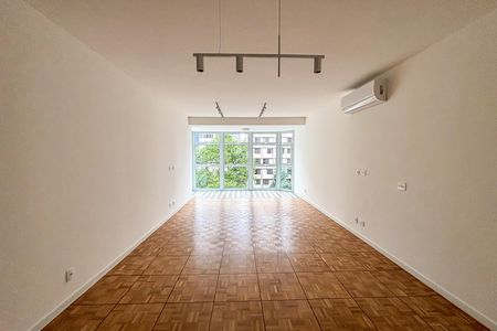 Apartamento à venda com 141m², 3 quartos e 1 vaga Apartamento à venda com 141m², 3 quartos e 1 vagaSala