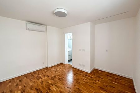 Apartamento à venda com 141m², 3 quartos e 1 vaga Apartamento à venda com 141m², 3 quartos e 1 vagaSuíte 3