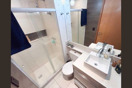 Apartamento à venda com 59m², 2 quartos e 1 vaga Apartamento à venda com 59m², 2 quartos e 1 vagaBanheiro