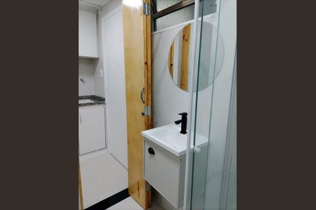 Banheiro de kitnet/studio para alugar com 1 quarto, 35m² em Vila Buarque, São Paulo