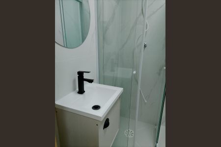 Banheiro de kitnet/studio para alugar com 1 quarto, 35m² em Vila Buarque, São Paulo