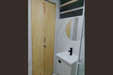 Banheiro de kitnet/studio para alugar com 1 quarto, 35m² em Vila Buarque, São Paulo