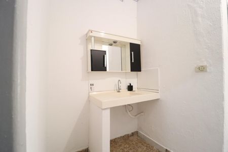 Casa para alugar com 60m², 2 quartos e 2 vagasBanheiro Social