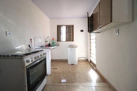 Casa para alugar com 60m², 2 quartos e 2 vagasCozinha