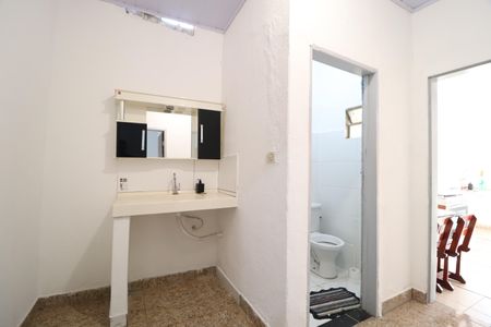 Casa para alugar com 60m², 2 quartos e 2 vagasBanheiro Social