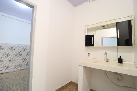 Casa para alugar com 60m², 2 quartos e 2 vagasBanheiro Social