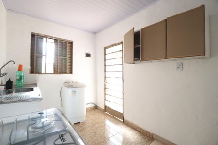 Casa para alugar com 60m², 2 quartos e 2 vagasCozinha
