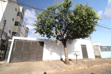 Casa para alugar com 60m², 2 quartos e 2 vagasFachada