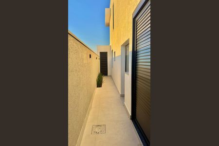Casa de condomínio à venda com 225m², 3 quartos e 4 vagasÁrea de serviço