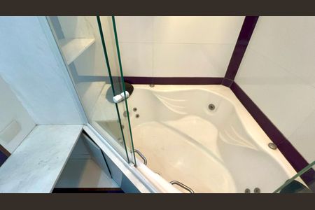 Apartamento à venda com 90m², 2 quartos e 1 vagaBanheiro da Suíte