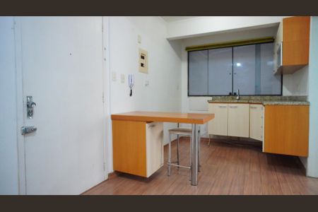 Sala e cozinha  de apartamento para alugar com 2 quartos, 48m² em Petrópolis, Porto Alegre
