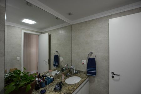 Apartamento à venda com 139m², 3 quartos e 2 vagasSUÍTE - BANHEIRO