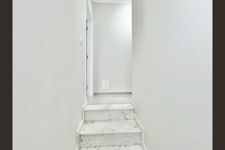 Casa à venda com 123m², 3 quartos e 2 vagasEscada