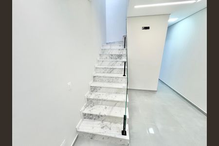 Casa à venda com 123m², 3 quartos e 2 vagasEscada
