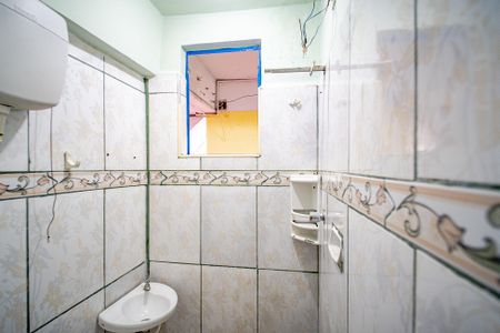 Banheiro de kitnet/studio para alugar com 1 quarto, 35m² em Vila Sonia, São Paulo