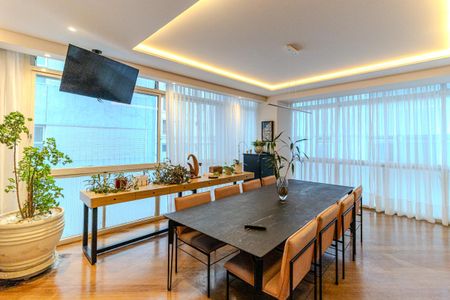 Apartamento para alugar com 346m², 4 quartos e 3 vagas Apartamento para alugar com 346m², 4 quartos e 3 vagasSala