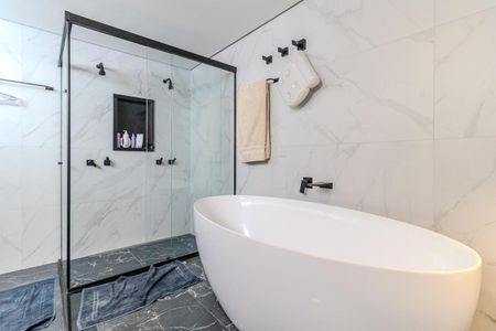 Apartamento para alugar com 346m², 4 quartos e 3 vagas Apartamento para alugar com 346m², 4 quartos e 3 vagasBanheiro da Suíte 2